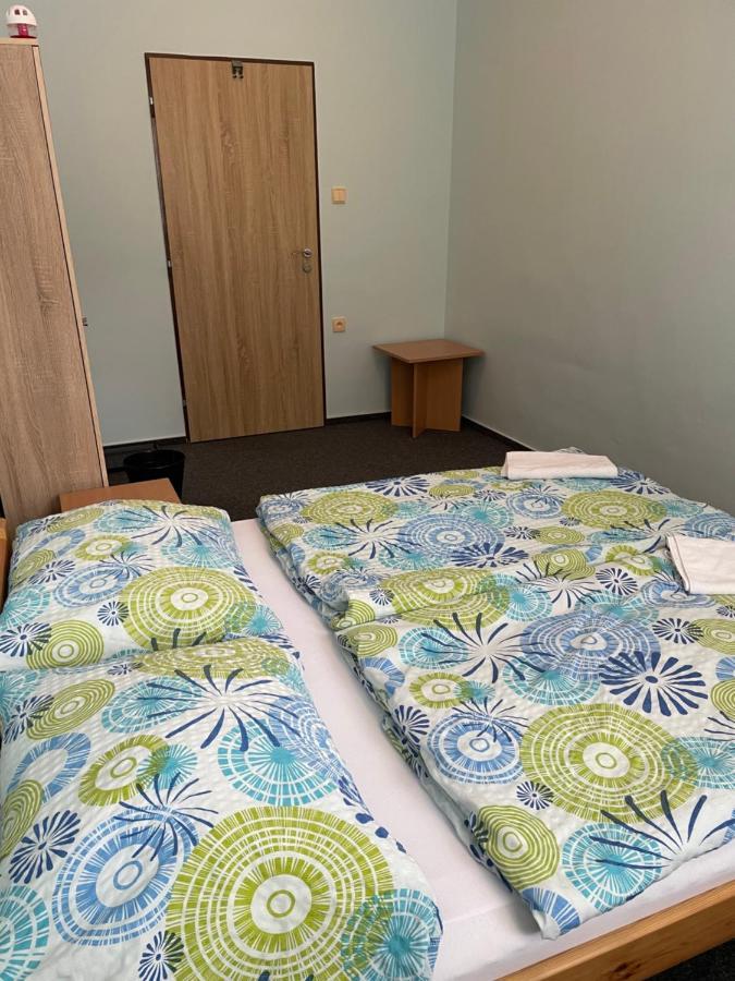 Penzion U Kluju Vestin Exterior foto